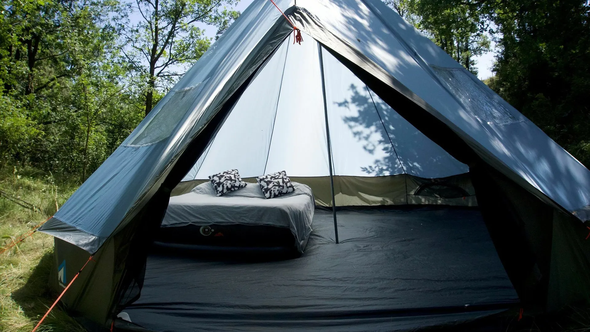 Munich Oktoberfest Glamping Hotel 2*,